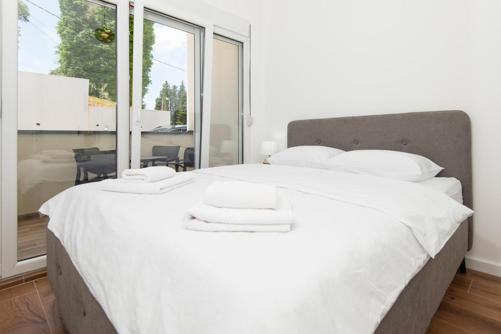 Al Mare Apartments Kotor Exterior photo